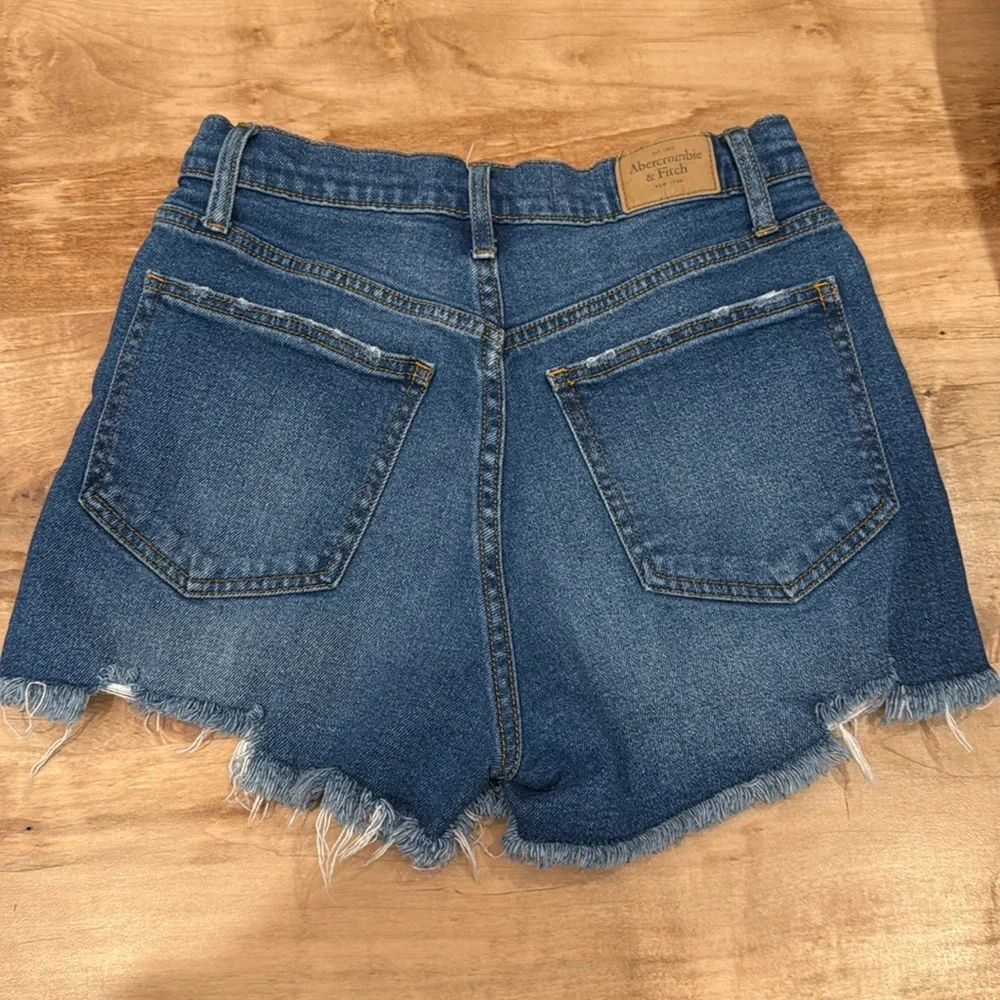 Abercrombie & Fitch Curve Love High Rise Jean Shorts 26/2 distressed raw hem - Picture 4 of 5